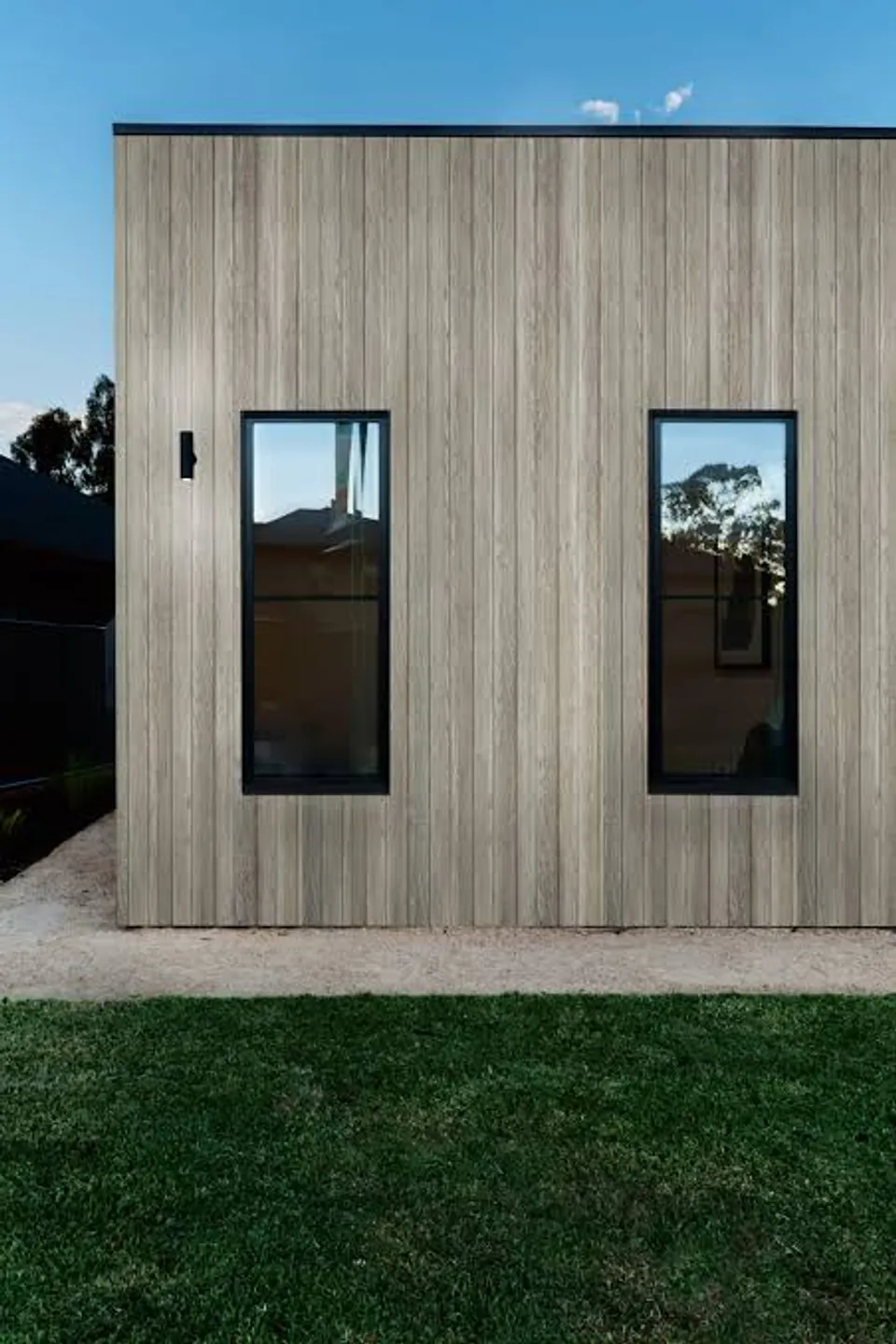 Woodgrain vertical cladding on a contemporary home