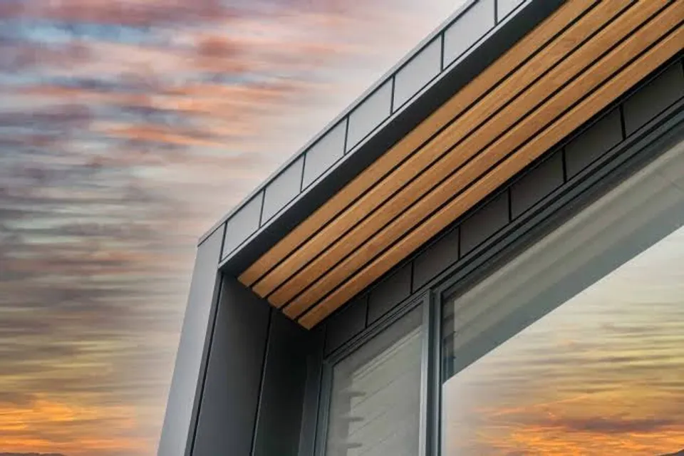 Timber-look aluminium soffit with dark metal fascia